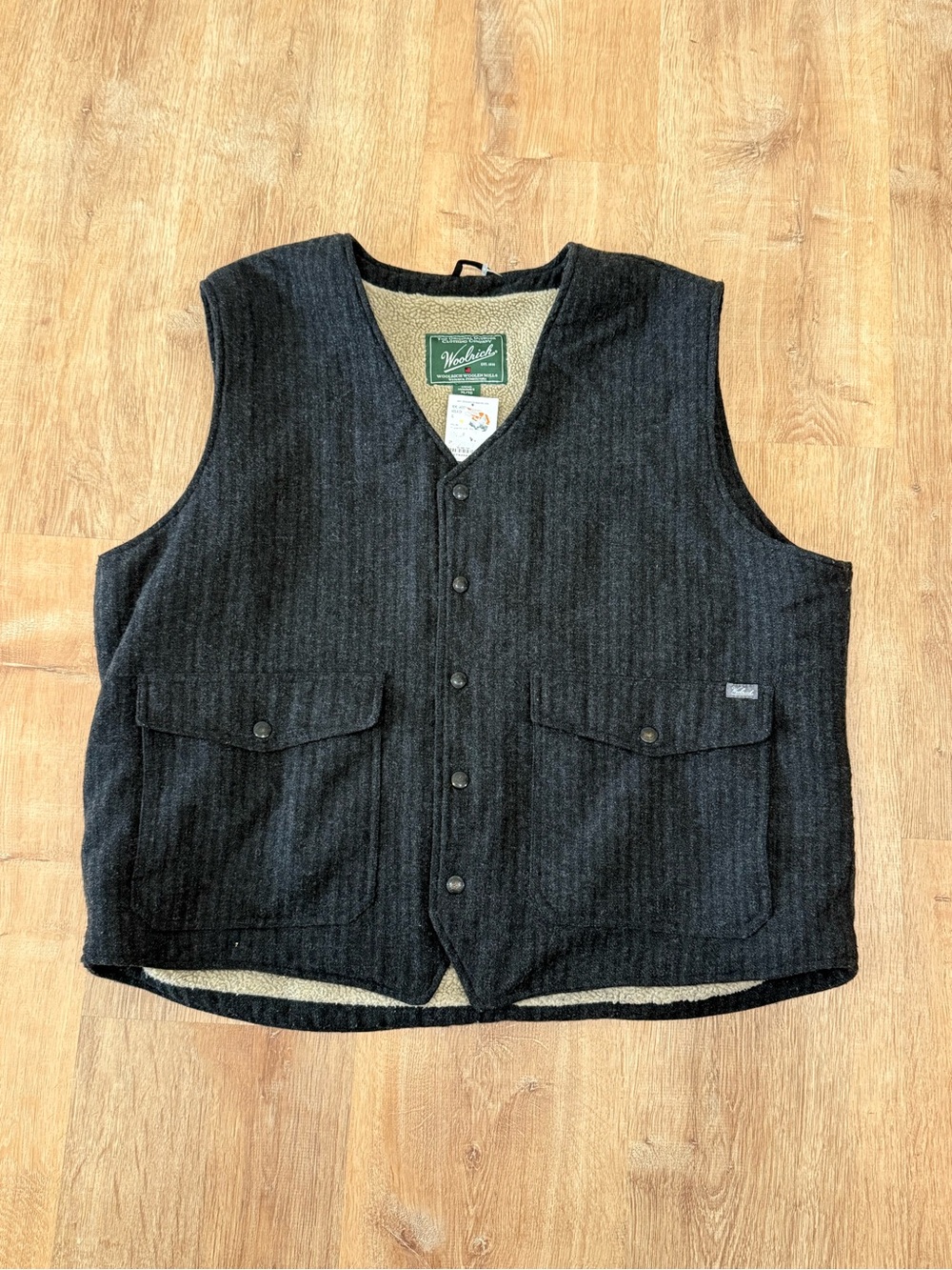 Woolrich Men’s Charcoal Gray Wool-Blend Sherpa Lined Snap Vest